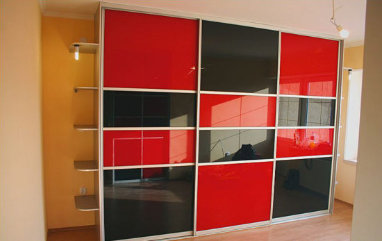 Цветное стекло в интерьере дома