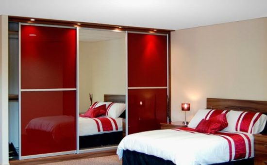 Цветное стекло в интерьере дома