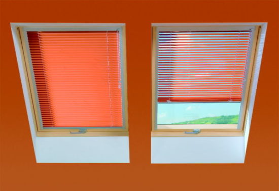 Шторы для мансардных окон – создаем уют под крышей дома