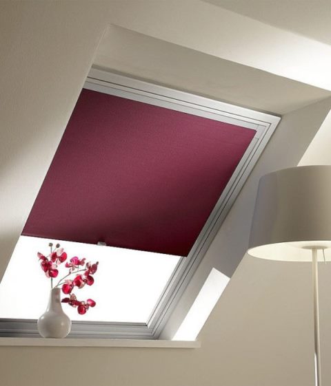 Шторы для мансардных окон – создаем уют под крышей дома