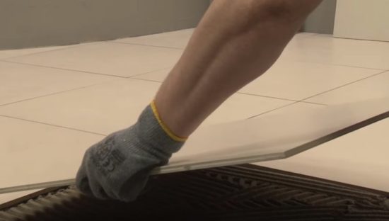 Выкладываем плитку в санузле